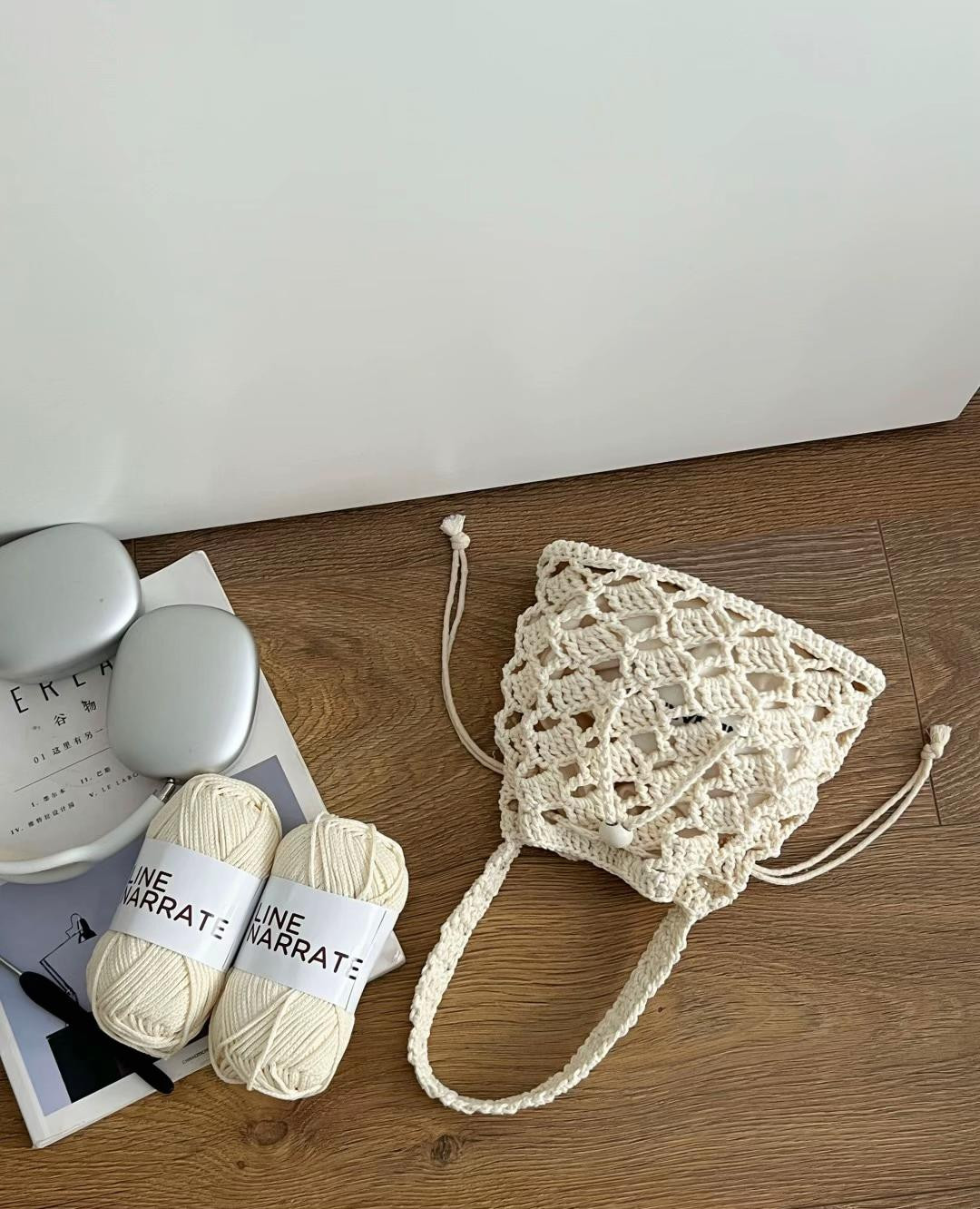 Elegant Crochet Bag Pattern with Simple Yarn and Hook