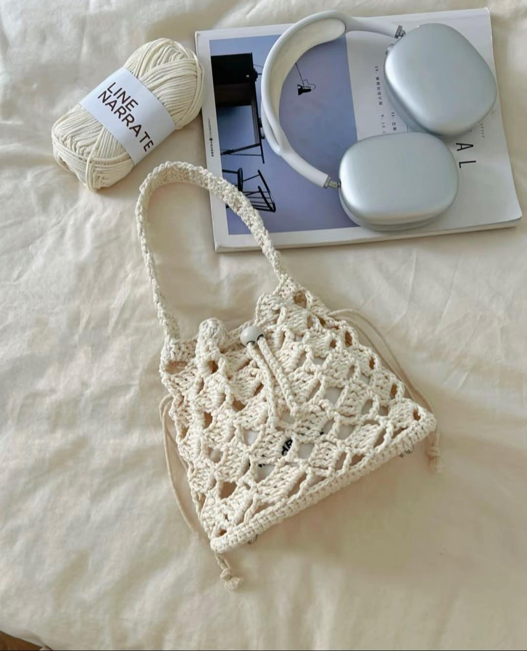 Elegant Crochet Bag Pattern with Simple Yarn and Hook
