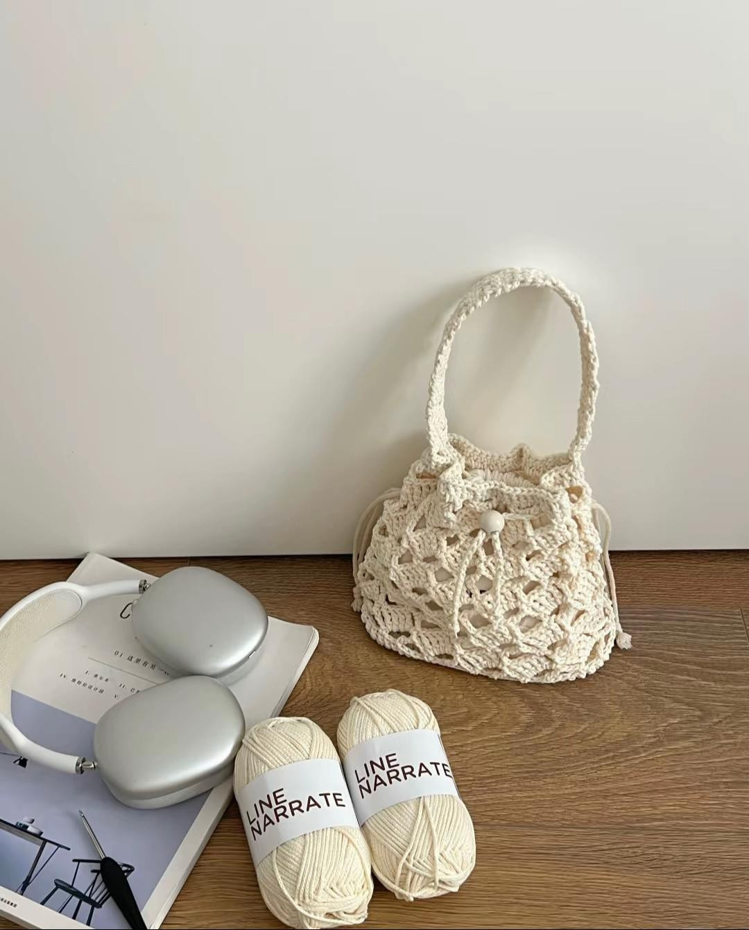 Elegant Crochet Bag Pattern with Simple Yarn and Hook
