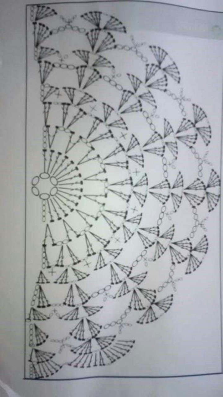 Elegant Crochet Handbag with Wooden Handles and Floral Pattern