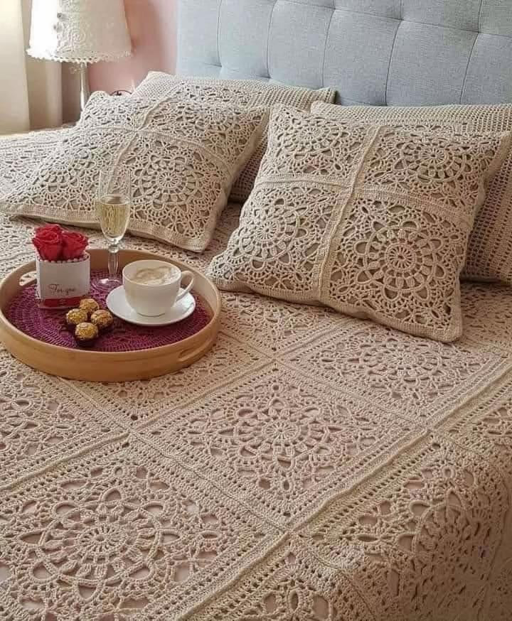 Elegant Crochet Lace Pattern for Coasters and Doilies