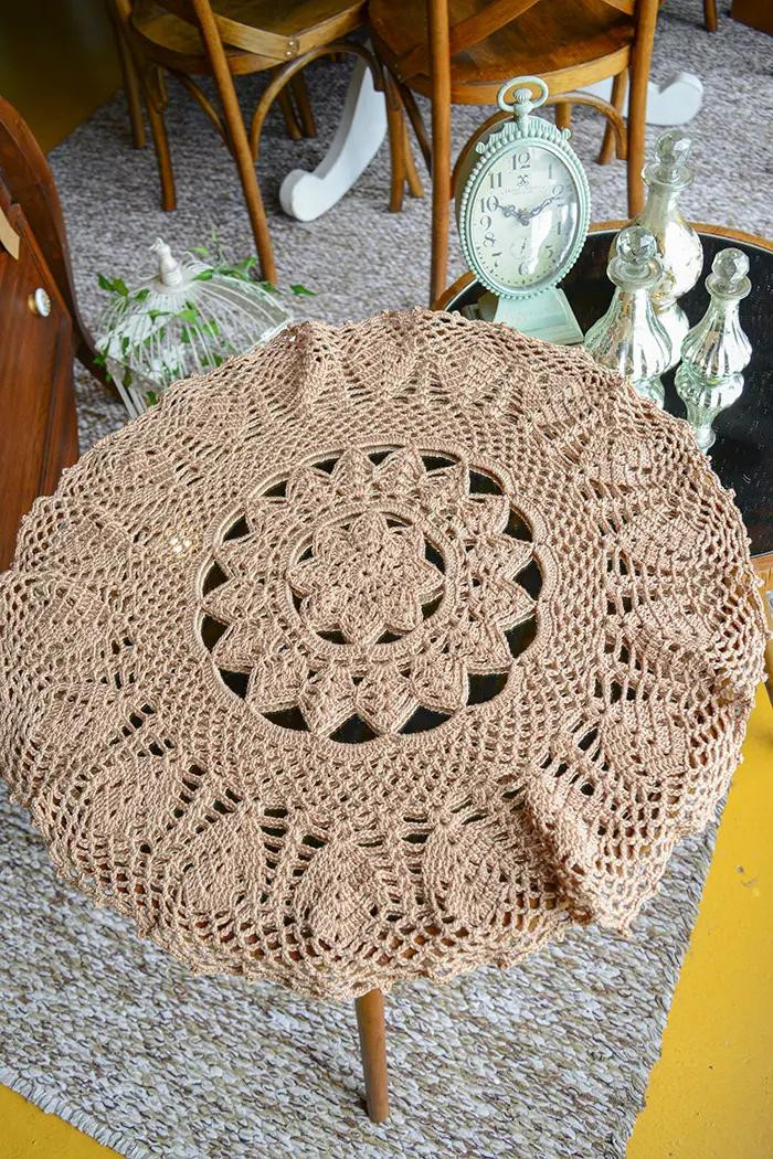 Elegant Crochet Tablecloth Pattern for Home Decor Enthusiasts