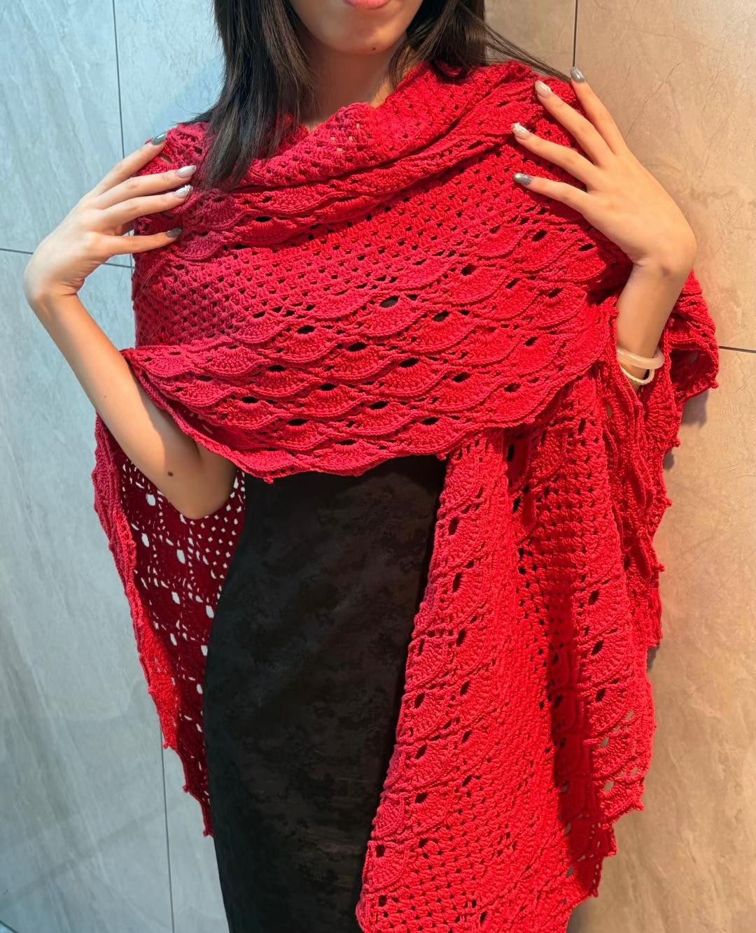 Elegant Red Crochet Shawl Pattern for Stylish Wear