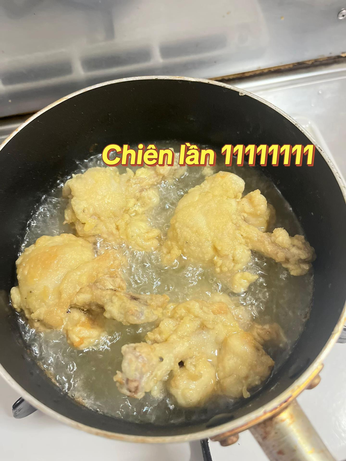 Gà Chiên Giòn Vàng Ruộm Kèm Rau Trộn Hấp Dẫn