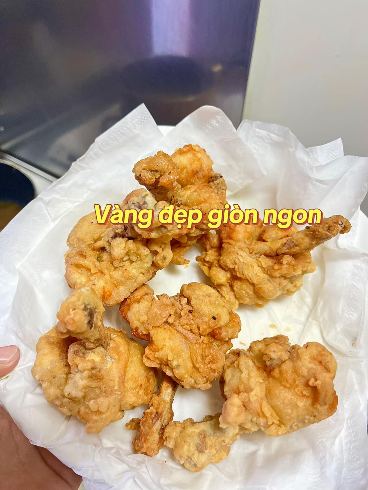 Gà Chiên Giòn Vàng Ruộm Kèm Rau Trộn Hấp Dẫn