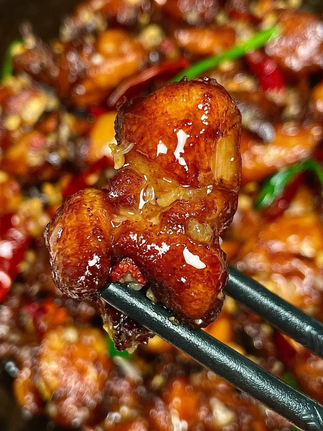 Gà Chiên Giòn Xào Ớt Cay Nồng Đậm Vị