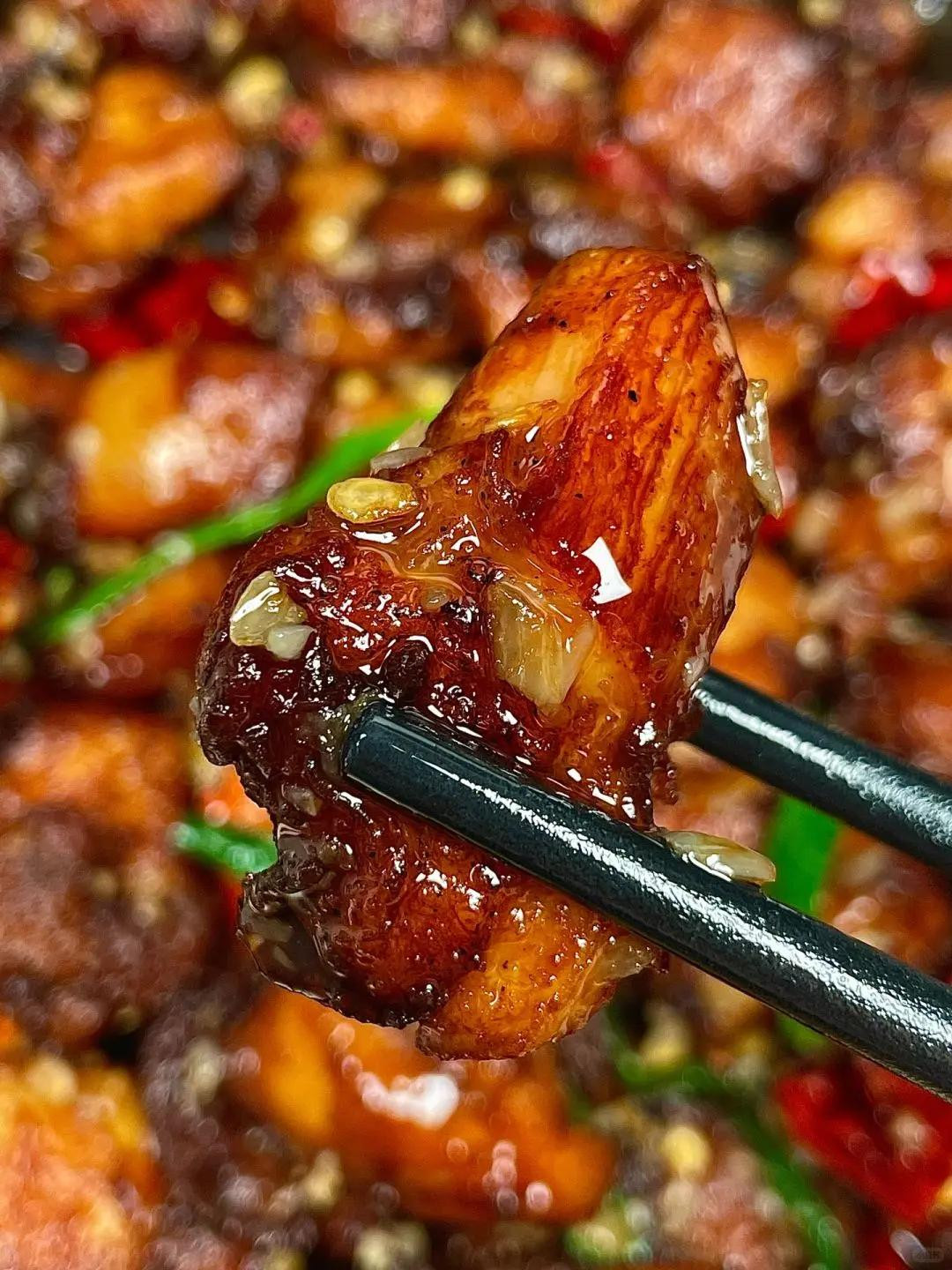 Gà Chiên Giòn Xào Ớt Cay Nồng Đậm Vị