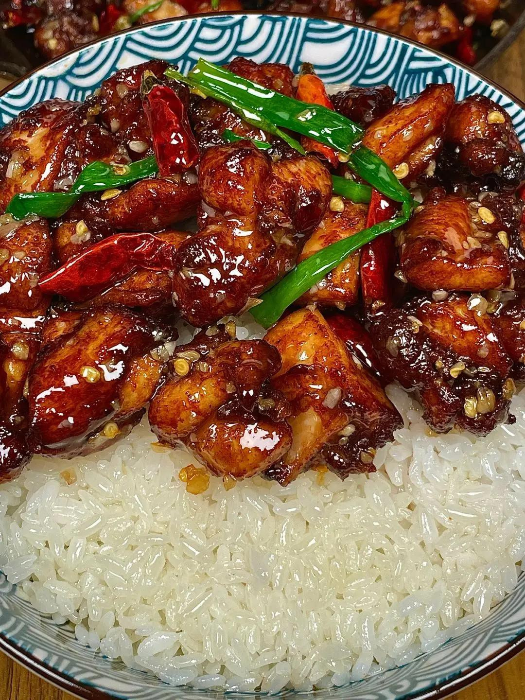 Gà Chiên Giòn Xào Ớt Cay Nồng Đậm Vị