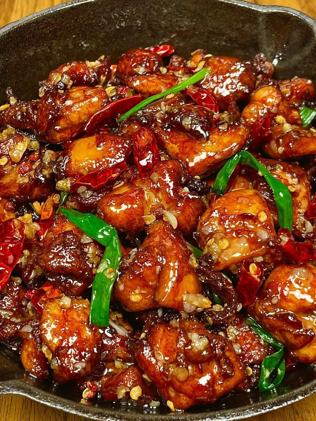 Gà Chiên Giòn Xào Ớt Cay Nồng Đậm Vị