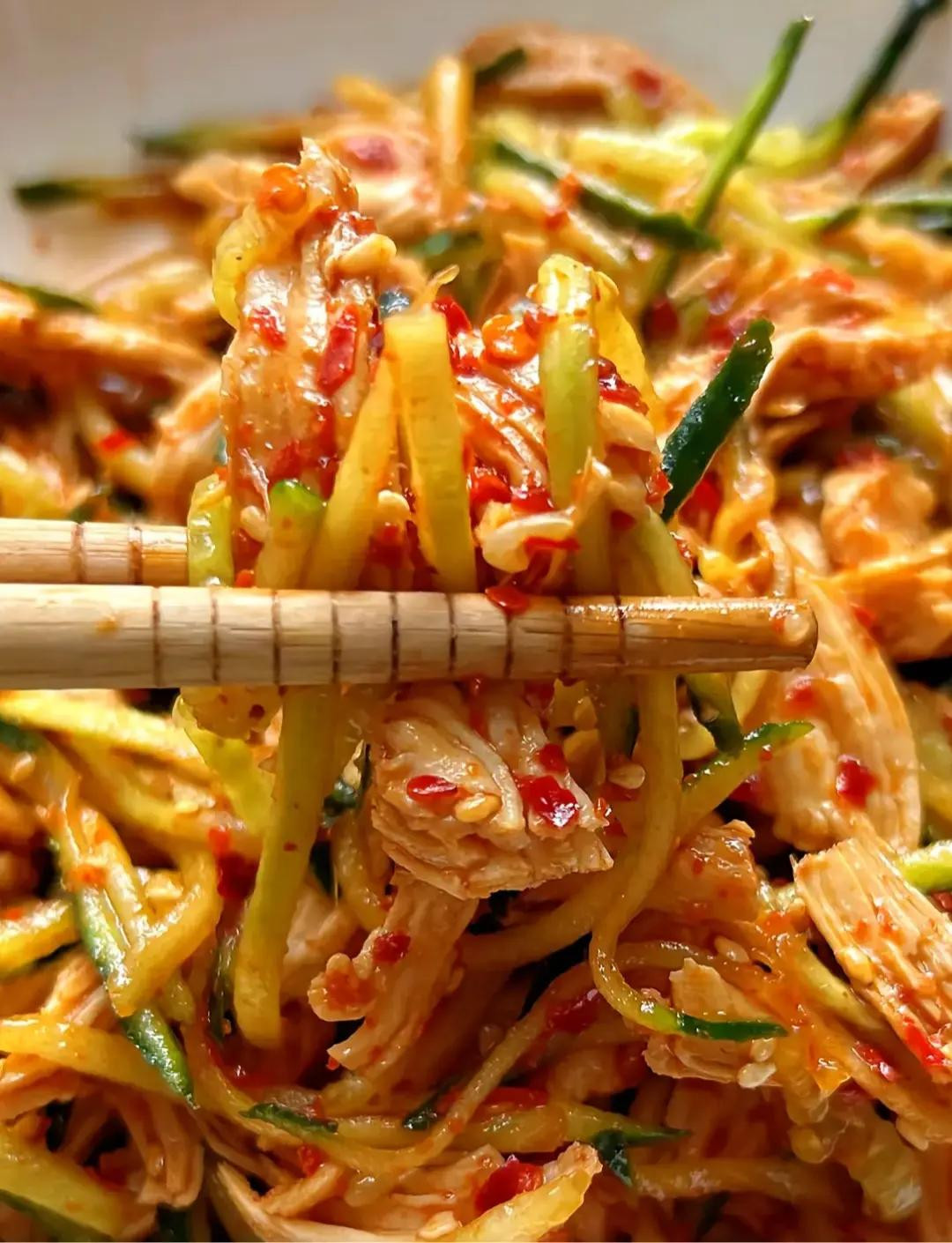 Gỏi Ức Gà Dưa Chuột Thanh Mát Ít Calo