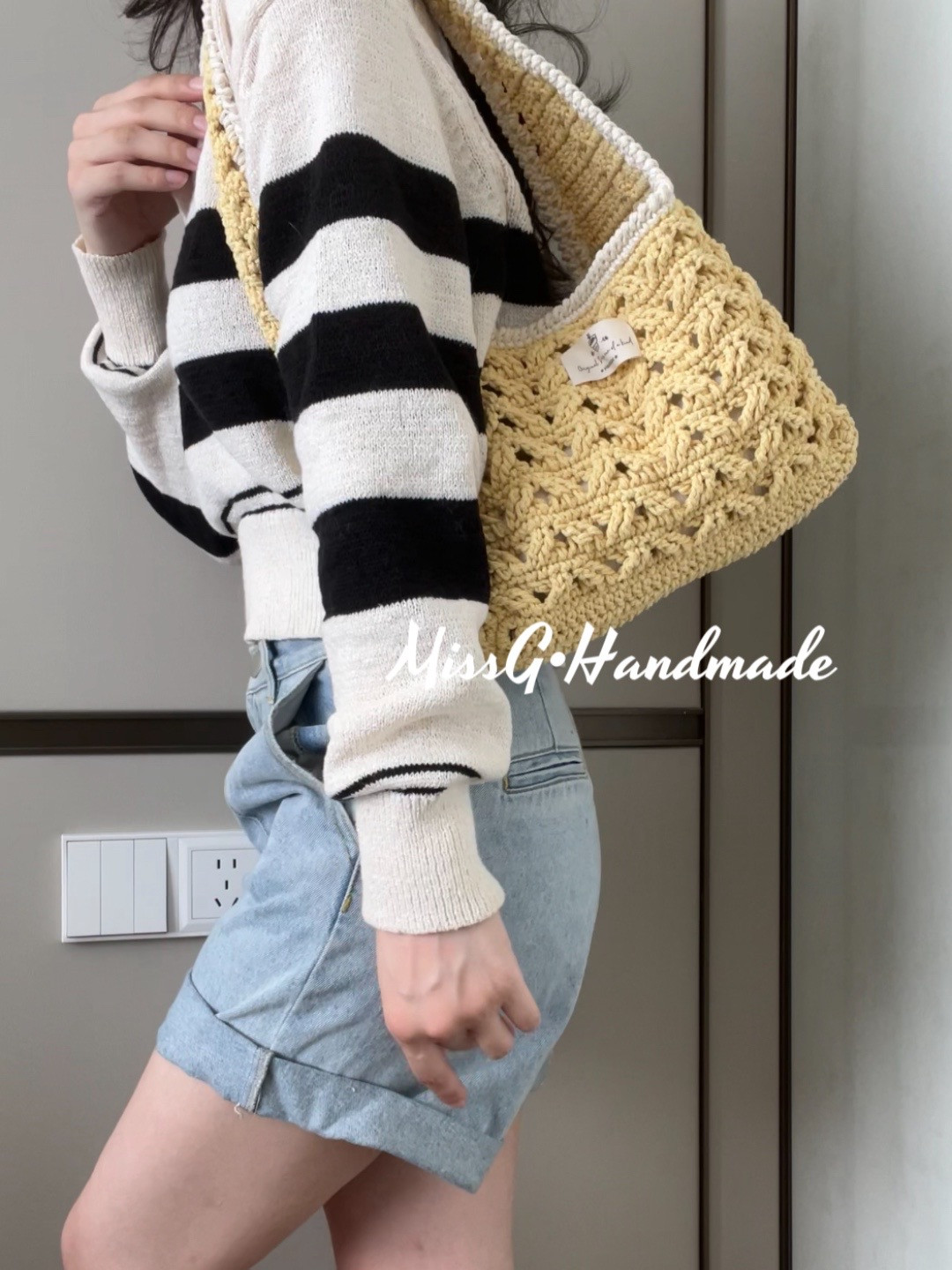 Handmade Crochet Bag with Elegant Shell Stitch Design