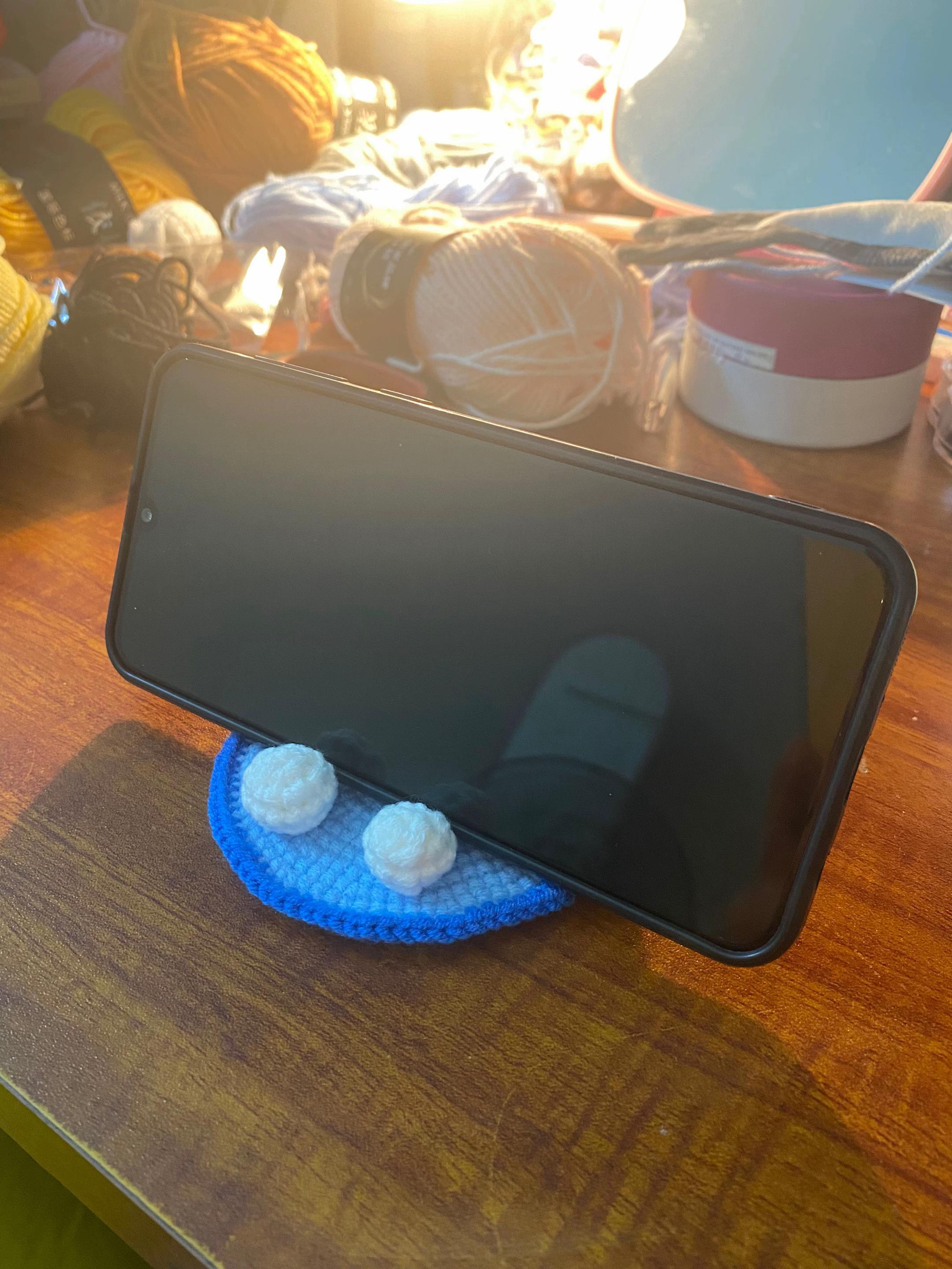 Hướng dẫn móc len đế điện thoại hình đám mây dễ thương và sinh động