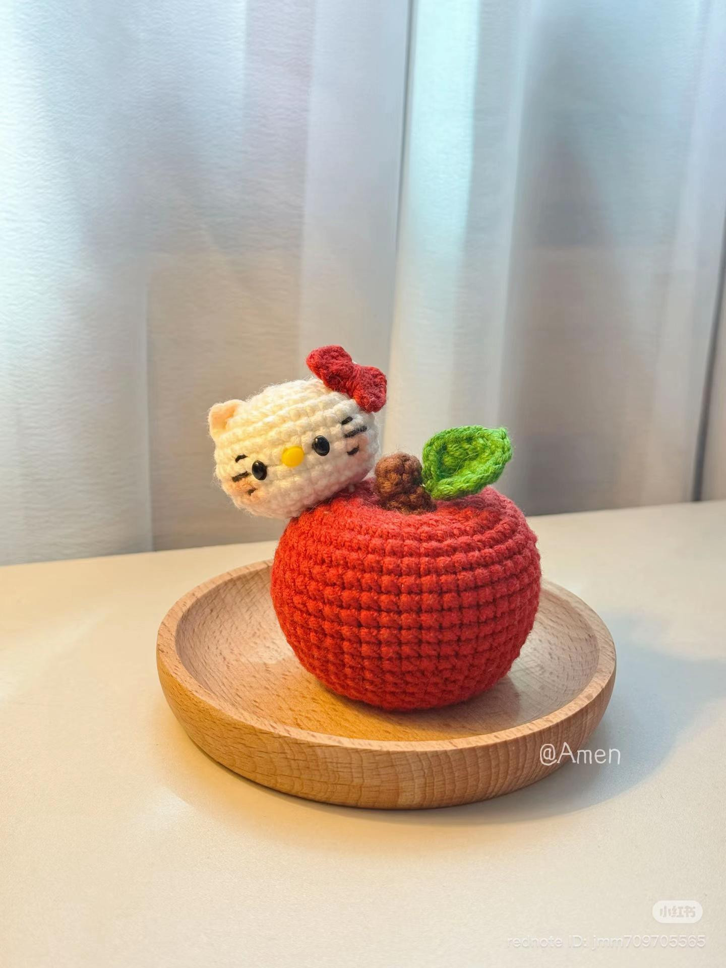 Hướng dẫn móc len hình táo Kitty đơn giản dễ hiểu