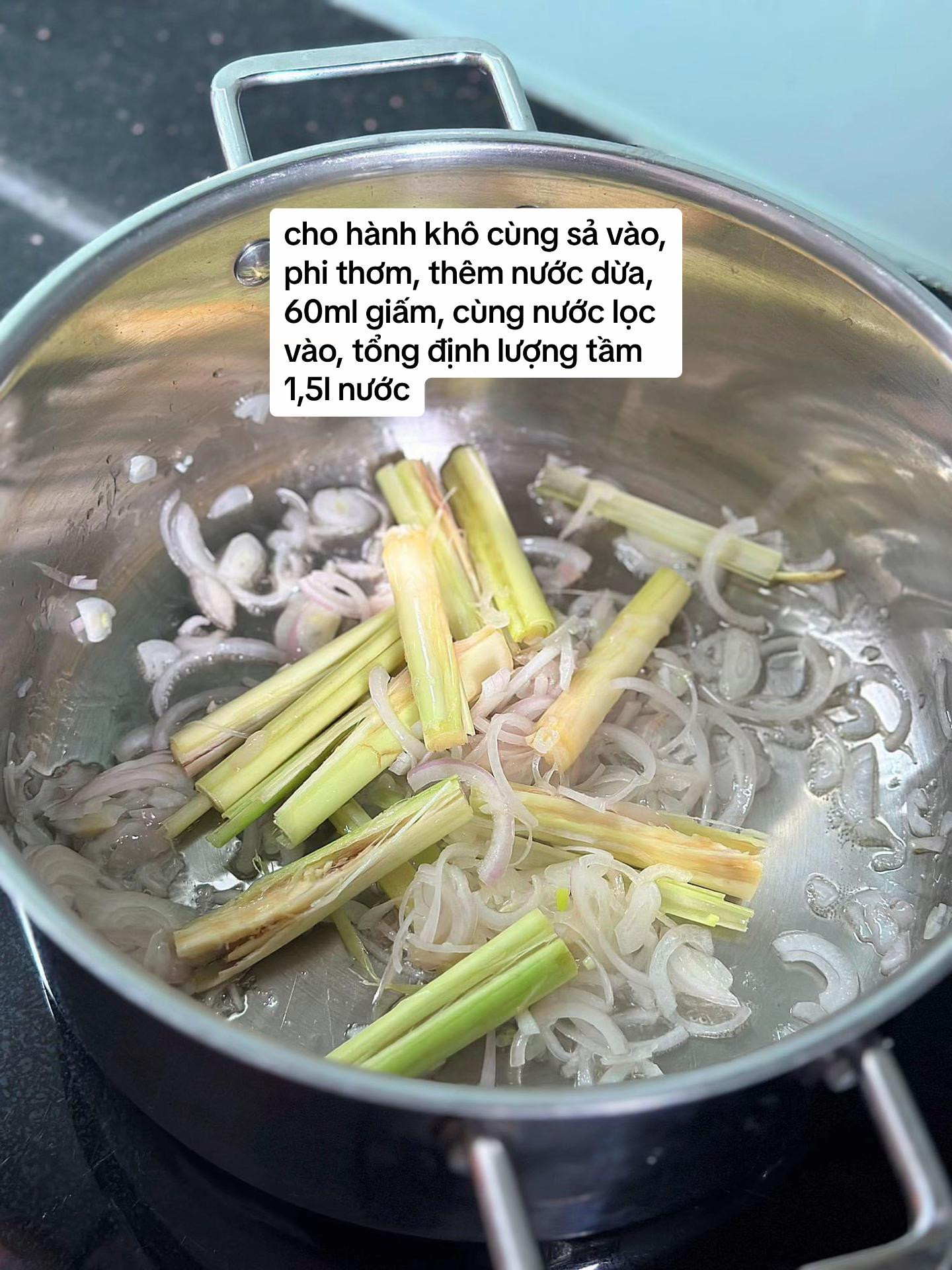 Lẩu Bò Nhúng Dấm - Thơm Ngon Khó Cưỡng Ngày Mưa