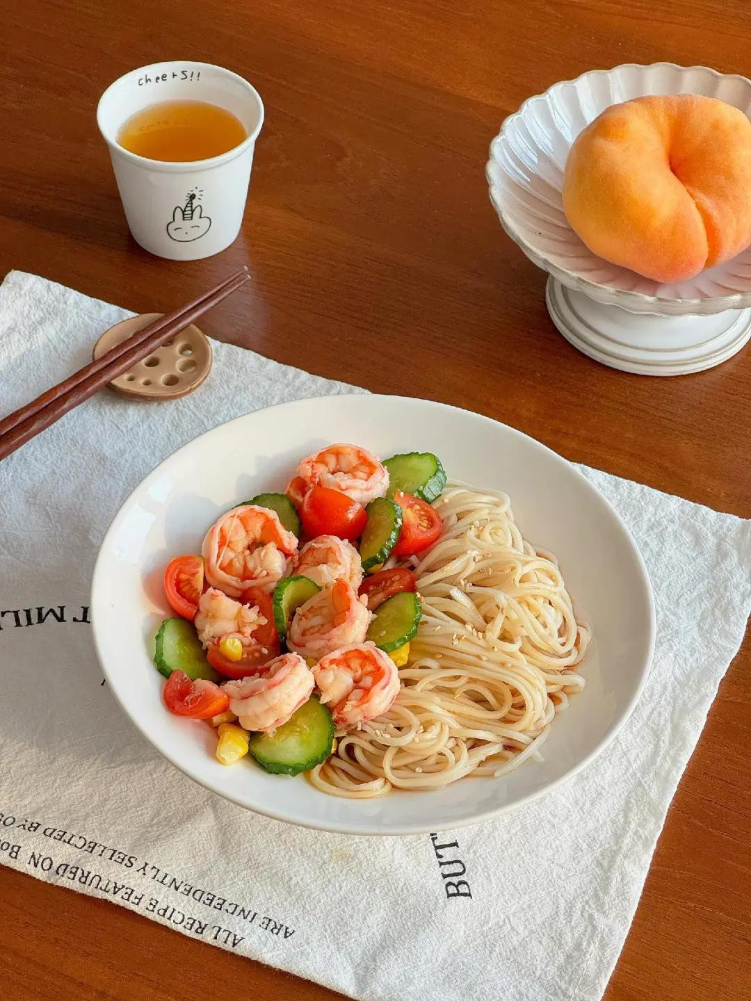 Mì Lạnh Tôm Tươi Với Rau Củ Mát Lạnh