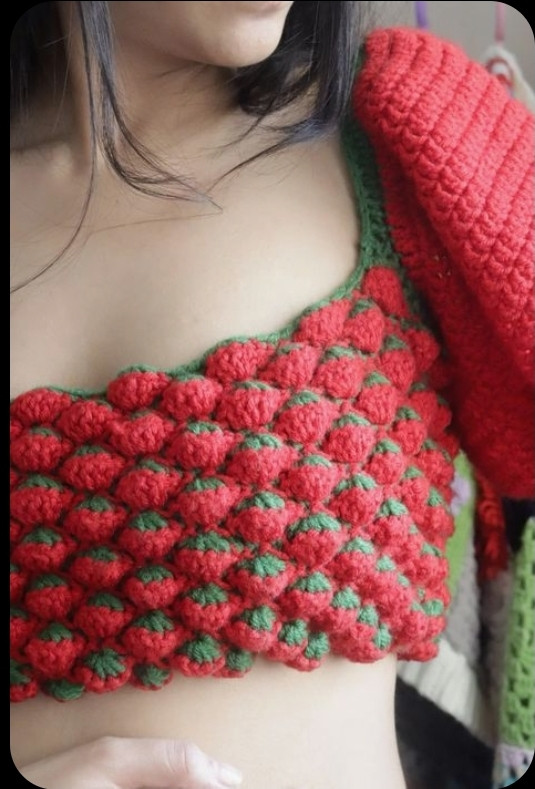 ✨ "Morangos do Amor: Detalhes em Crochê que Encantam Suas Peças!" 🍓🧶