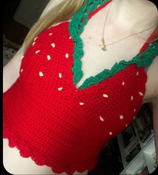 ✨ "Morangos do Amor: Detalhes em Crochê que Encantam Suas Peças!" 🍓🧶