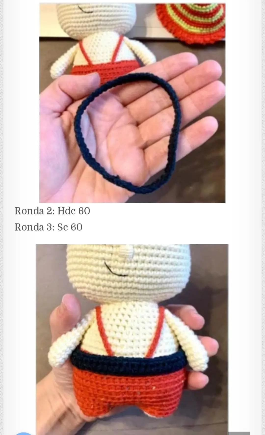 Muñeco de Navidad de ganchillo con regalo en mano