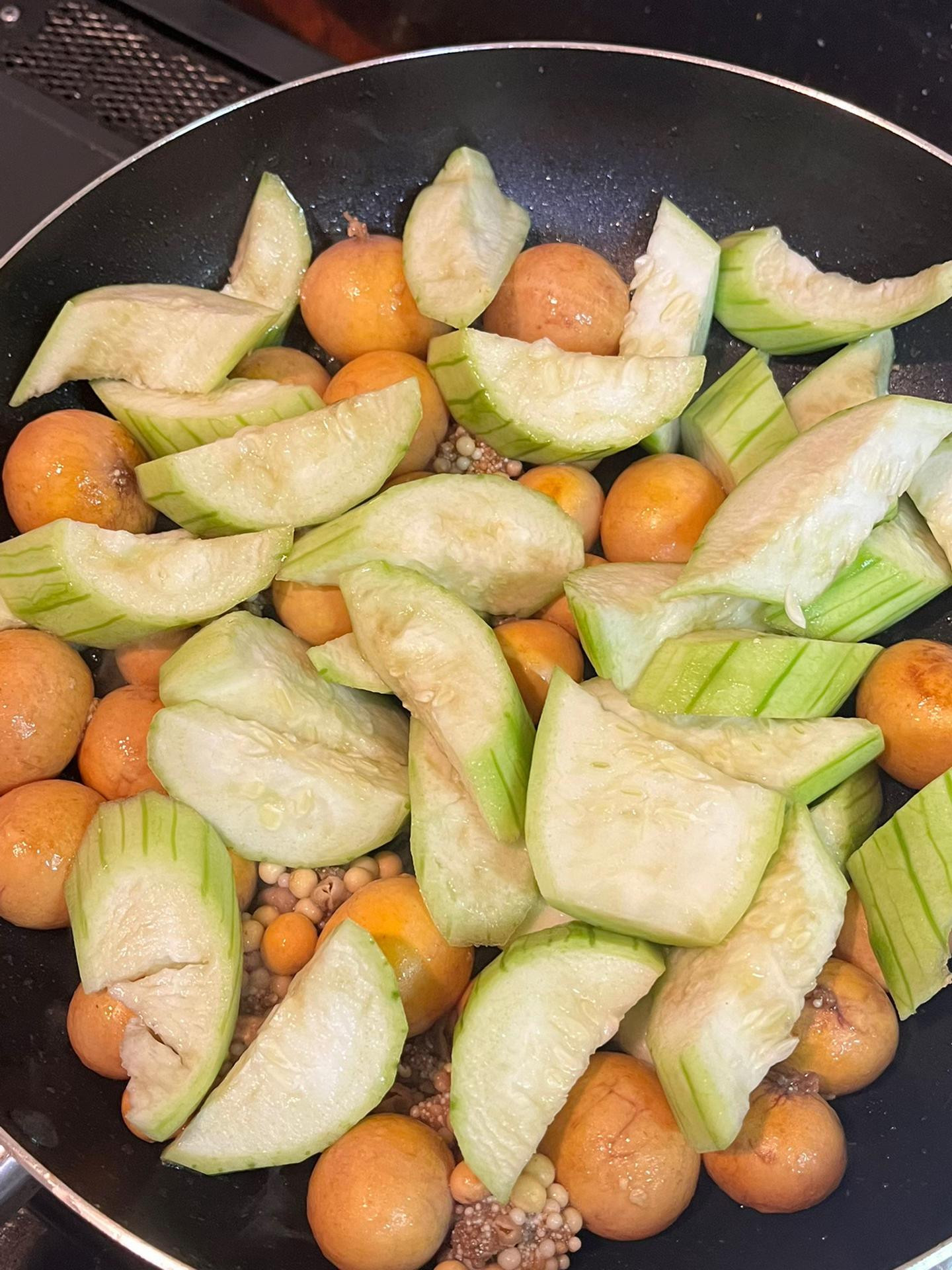 Mướp xào trứng non