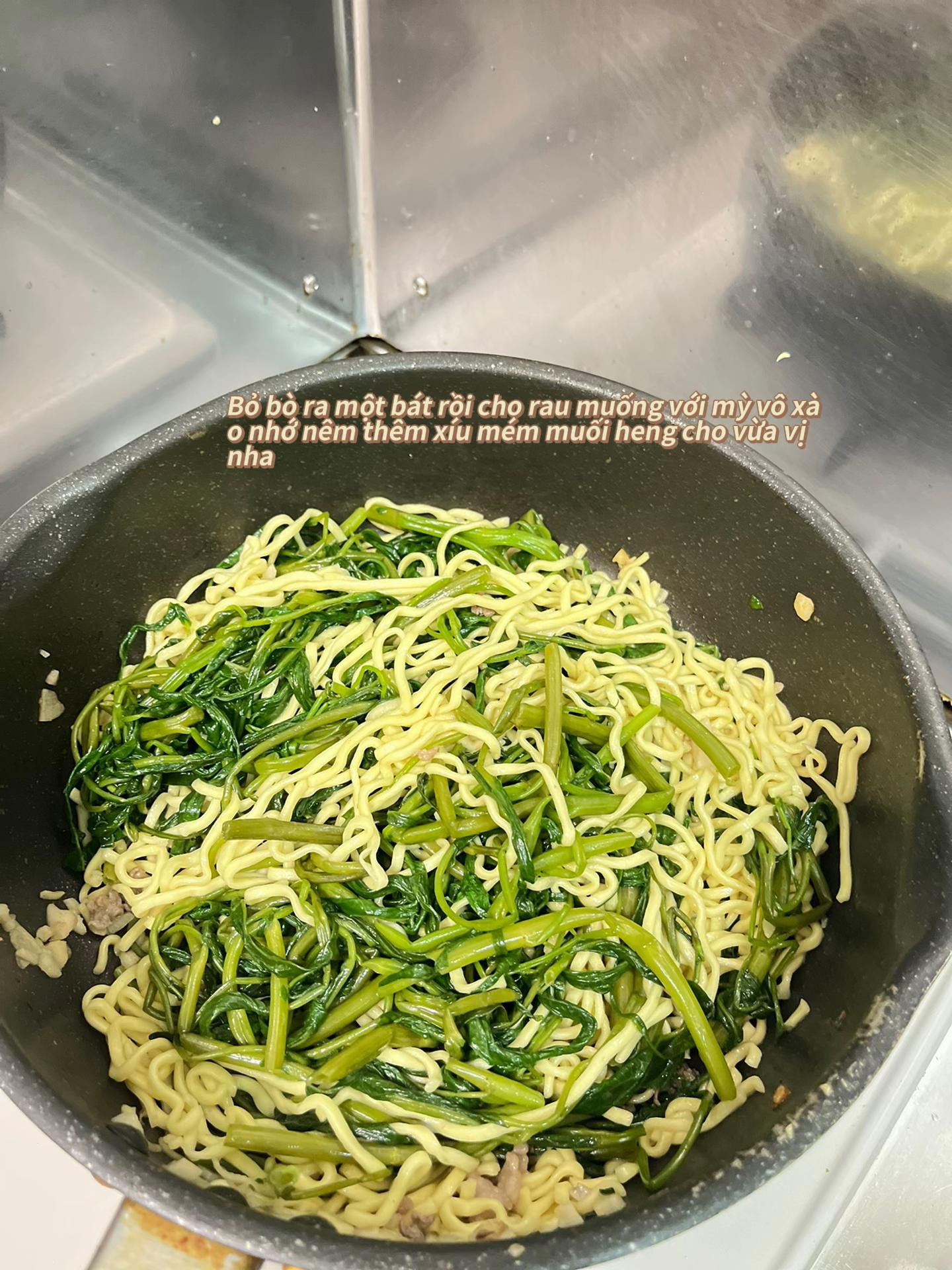 Mỳ xào bòa rau muống