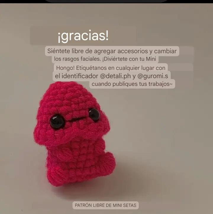Patrón de amigurumi de hongos en color rojo vibrante