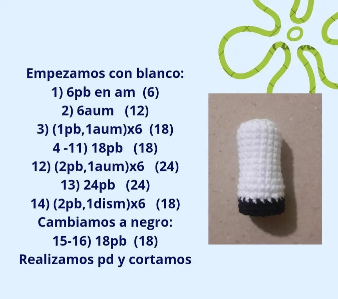 Patrón de crochet para arbolito de Navidad con materiales sugeridos