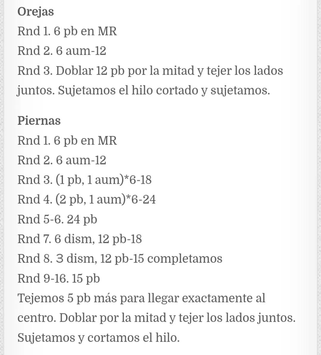 Patrón de crochet para muñeco de oso con camiseta roja