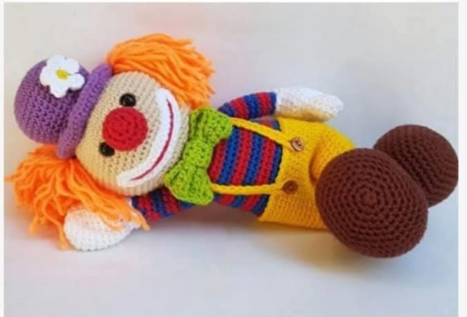 Patrón de crochet para un payaso alegre