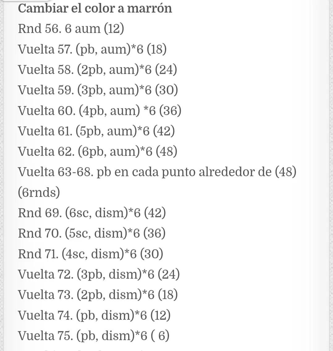 Patrón de ganchillo para oruga de colores vibrantes