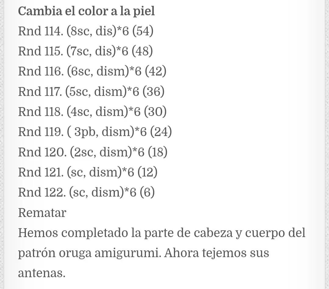 Patrón de ganchillo para oruga de colores vibrantes