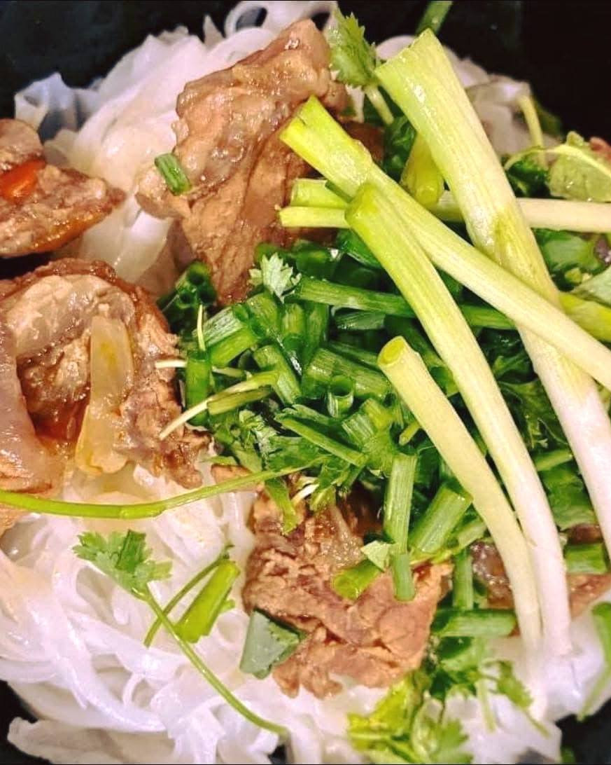 Phở Sốt Vang Thơm Ngon Với Thịt Bò Mềm Nhừ