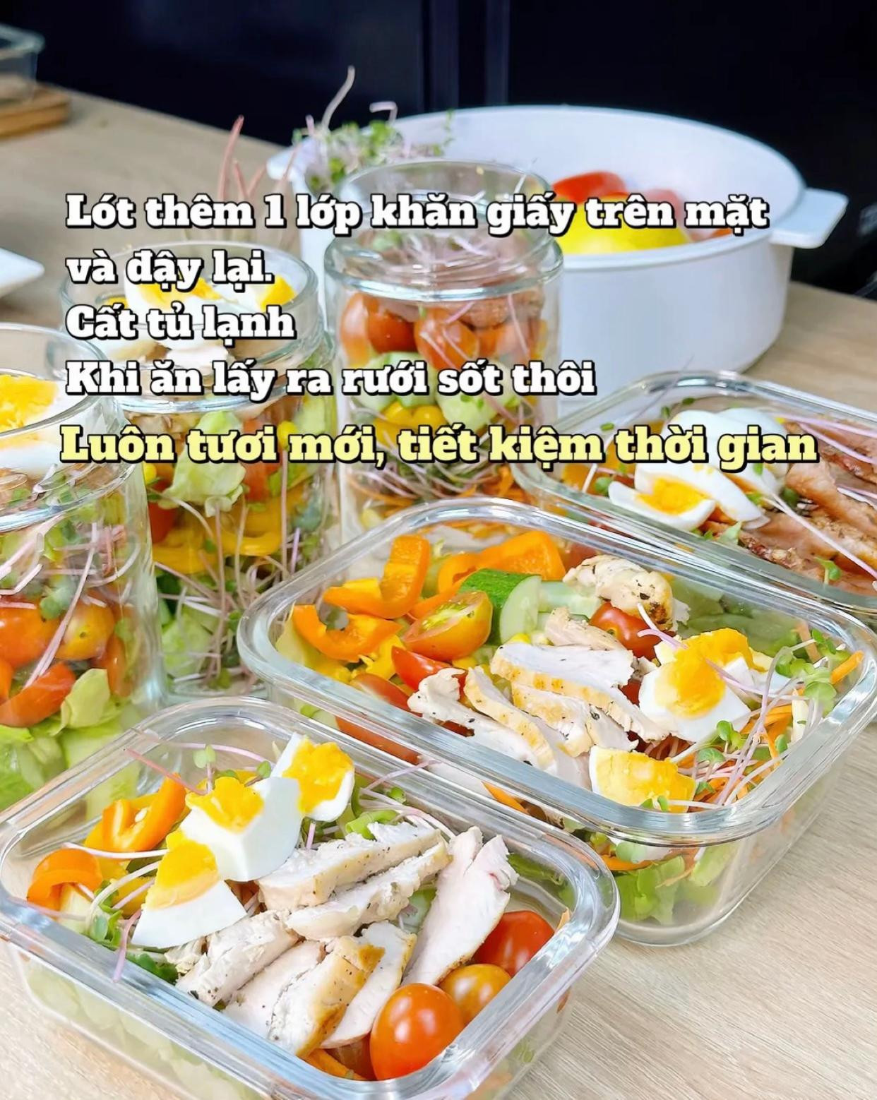 Salad Tươi Mát: Thịt Xông Khói và Trứng Gà