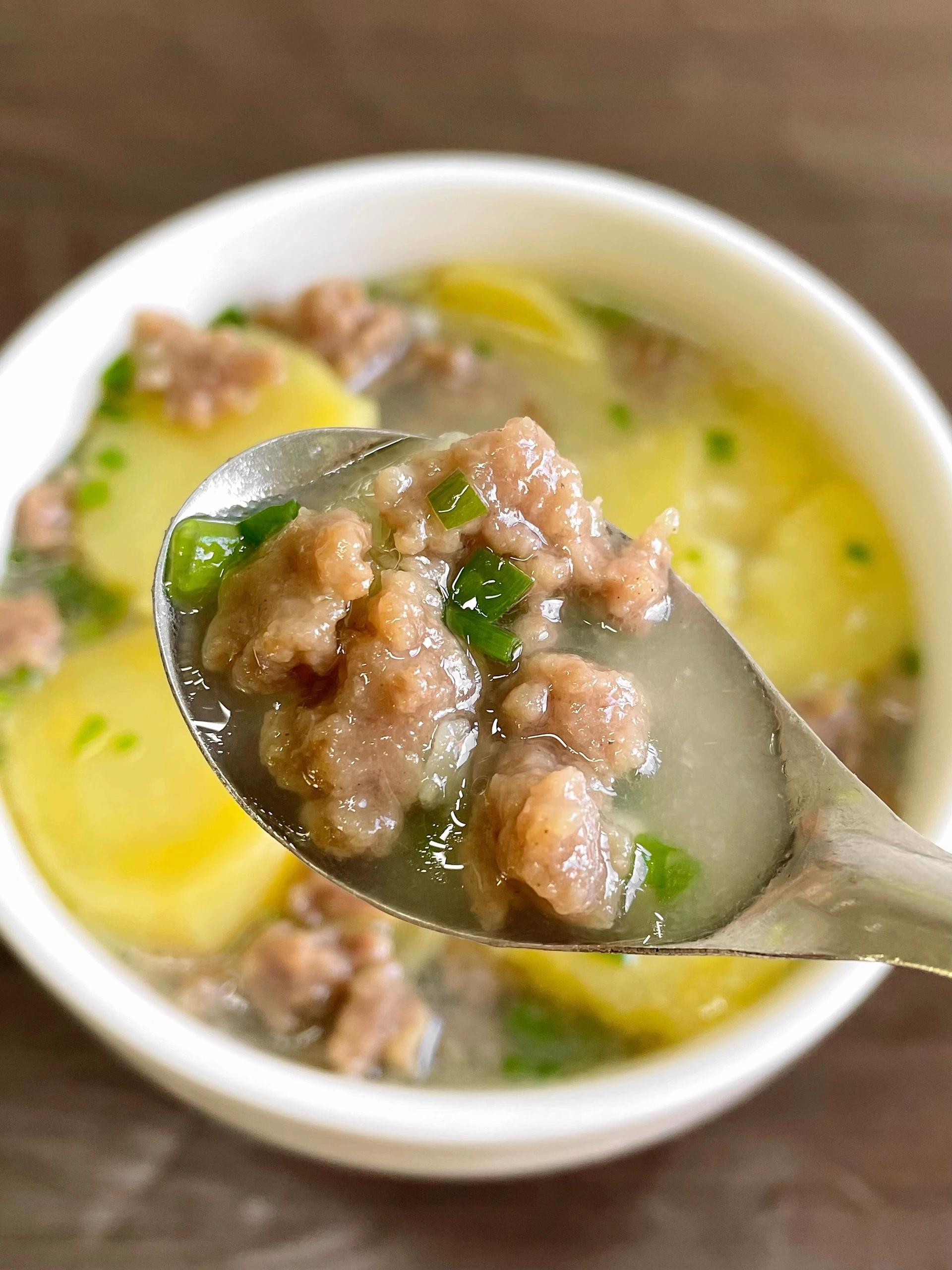 Súp thịt bằm khoai tây thơm ngon đậm đà vị tỏi