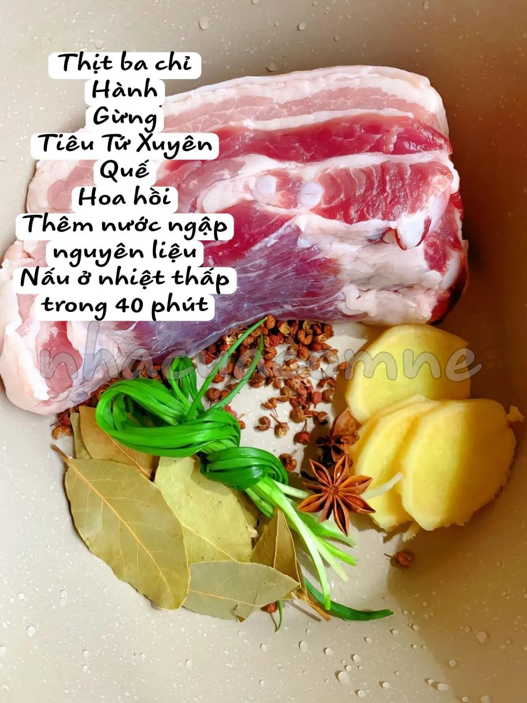 Thịt Heo Luộc Chấm Sốt Hành Tỏi Đậm Đà