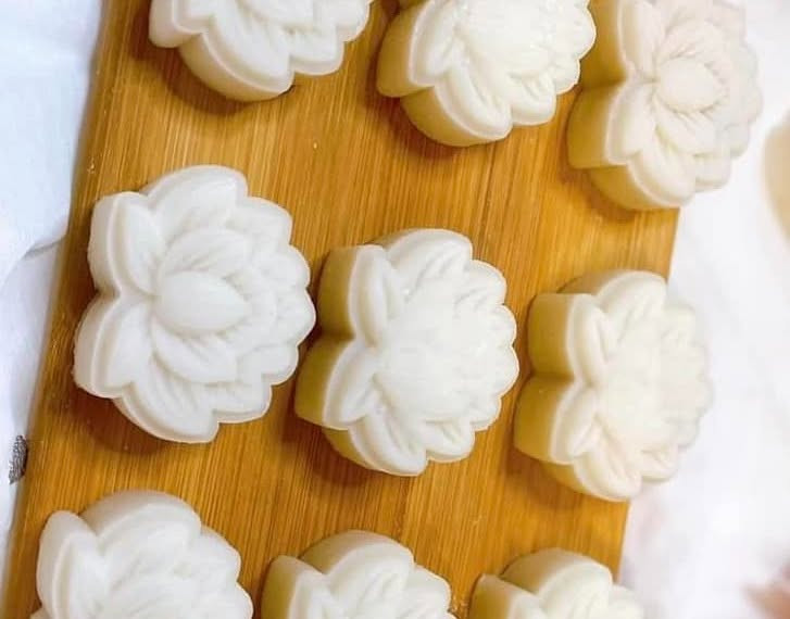 Thưởng Thức Hương Vị Truyền Thống Với Bánh Dẻo Bột Nếp Tinh Tế - Món Quà Trung Thu Đầy Ý Nghĩa