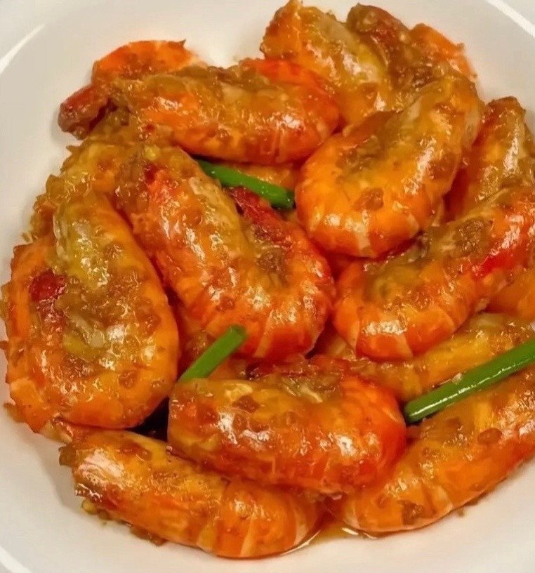 Tôm Sốt Tỏi Ớt Cay Nồng, Đậm Đà Đưa Cơm