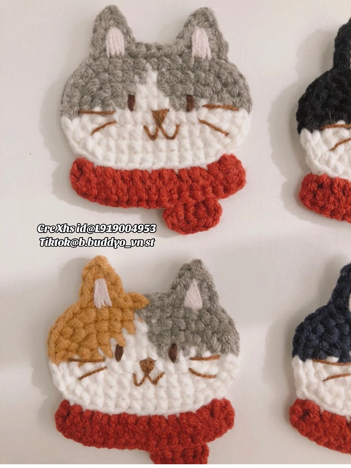 Adorable Crochet Cat Coasters with Red Scarves Pattern