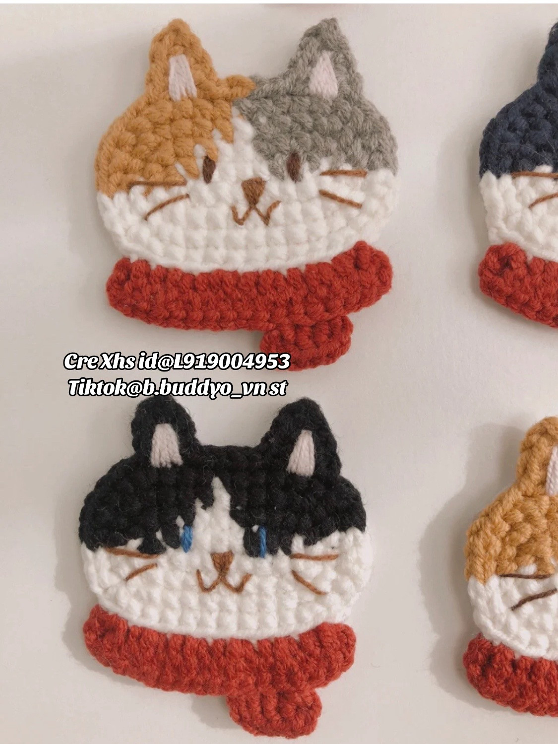 Adorable Crochet Cat Coasters with Red Scarves Pattern