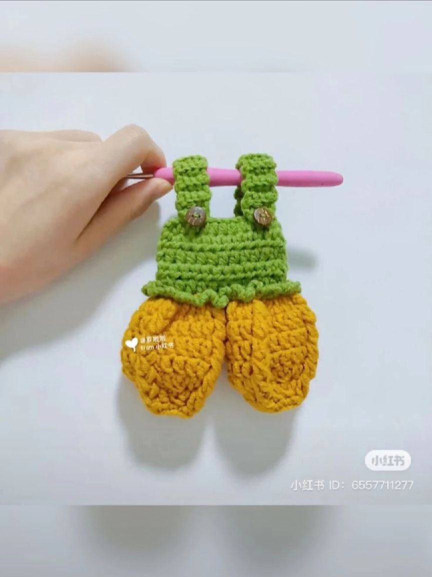 Adorable Crochet Christmas Dress Pattern for Dolls