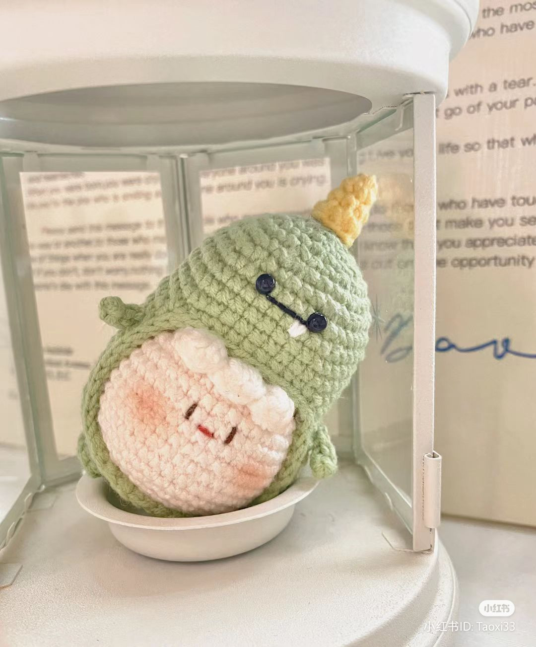 Adorable Dinosaur Amigurumi with Detachable Carrot Accessory Crochet Pattern