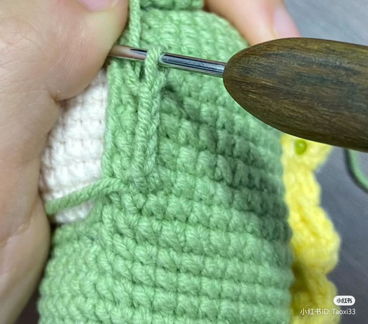 Adorable Dinosaur Amigurumi with Detachable Carrot Accessory Crochet Pattern