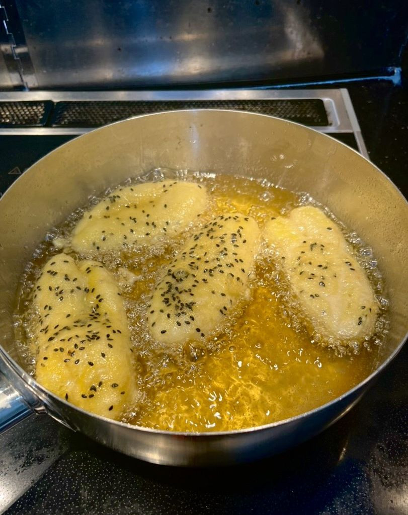 Bánh Chuối Chiên Vừng Giòn Rụm Thơm Ngọt