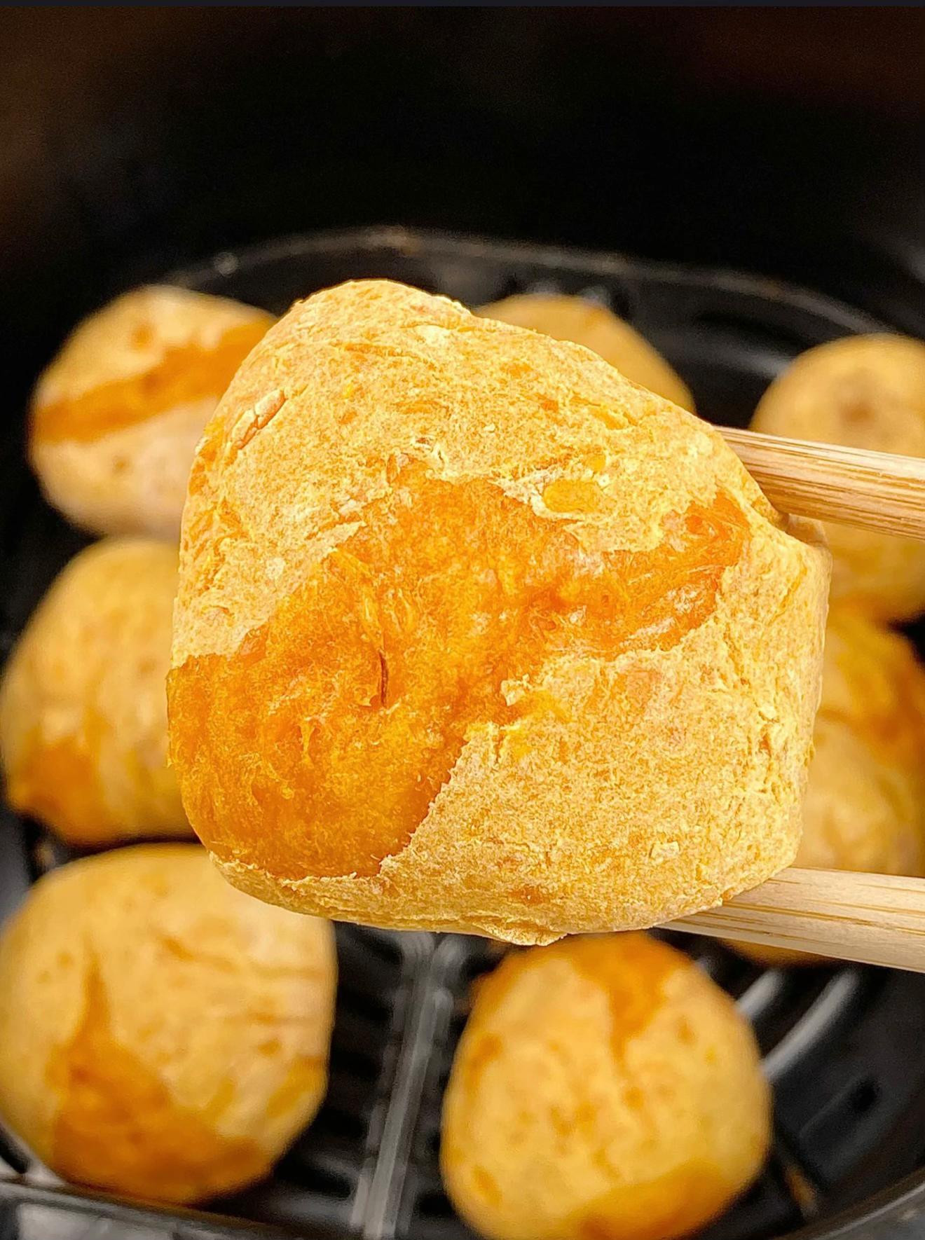 Bánh khoai lang nướng giòn rụm, thơm lừng vị ngọt tự nhiên