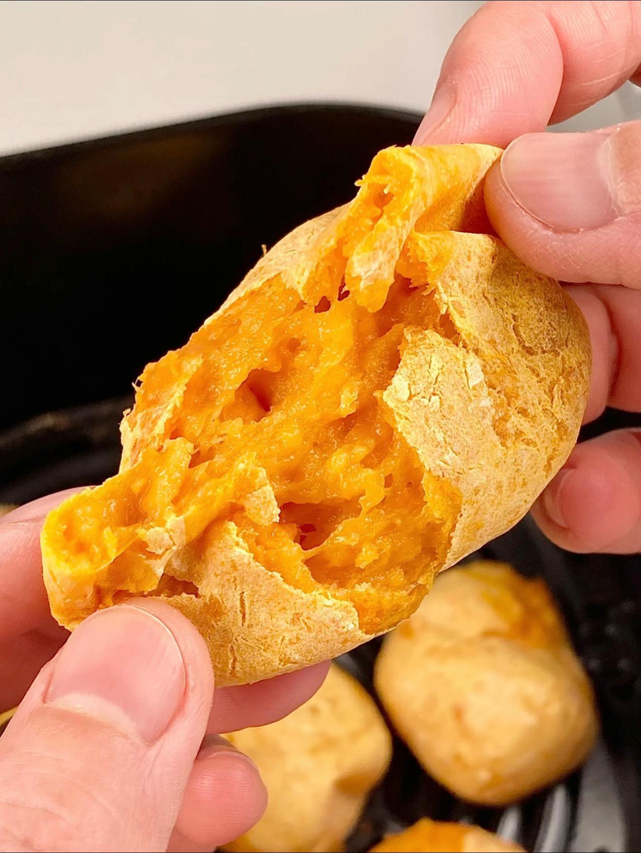 Bánh khoai lang nướng giòn rụm, thơm lừng vị ngọt tự nhiên