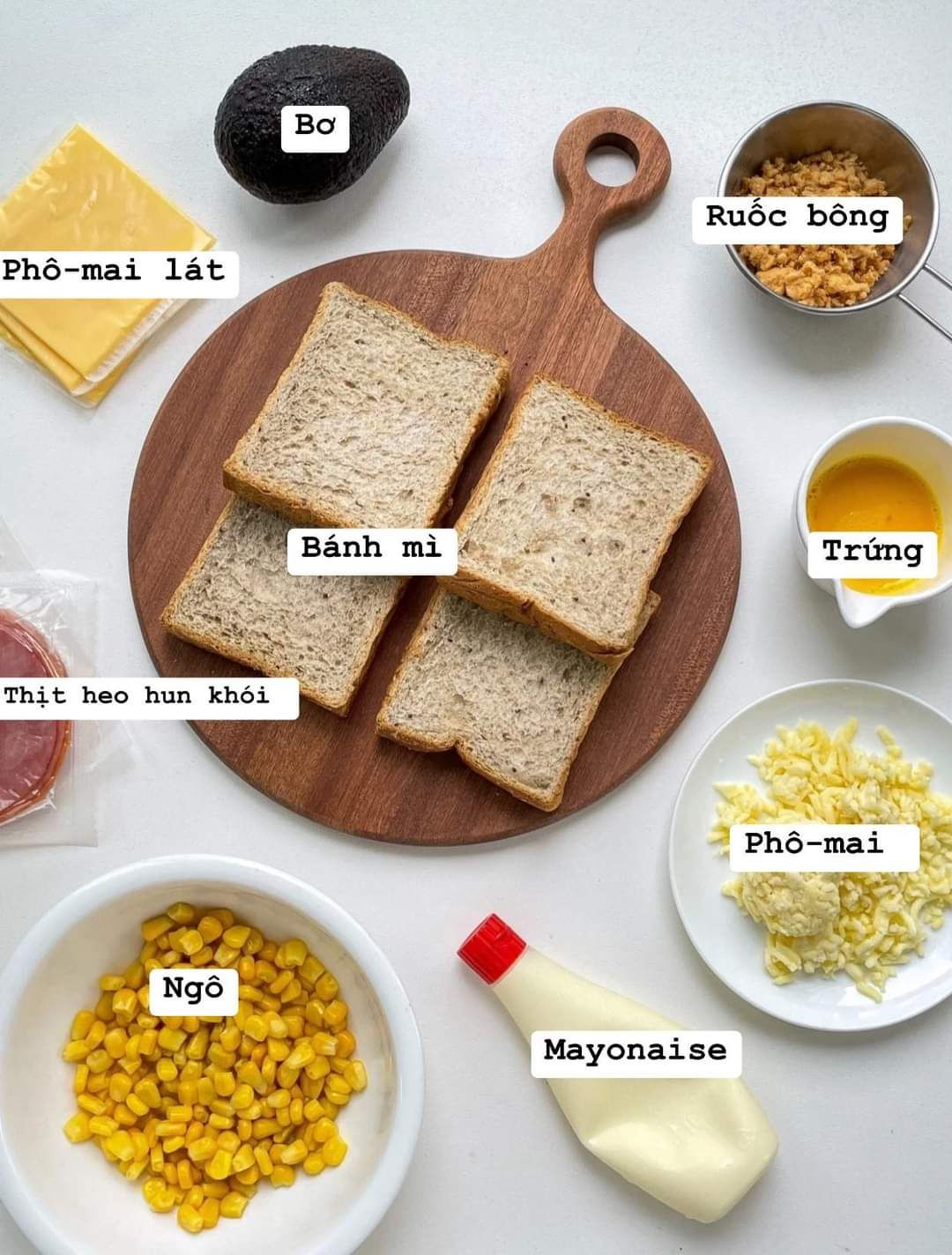 Bánh Mì Ngô Giăm Bông Phô Mai Nướng Giòn