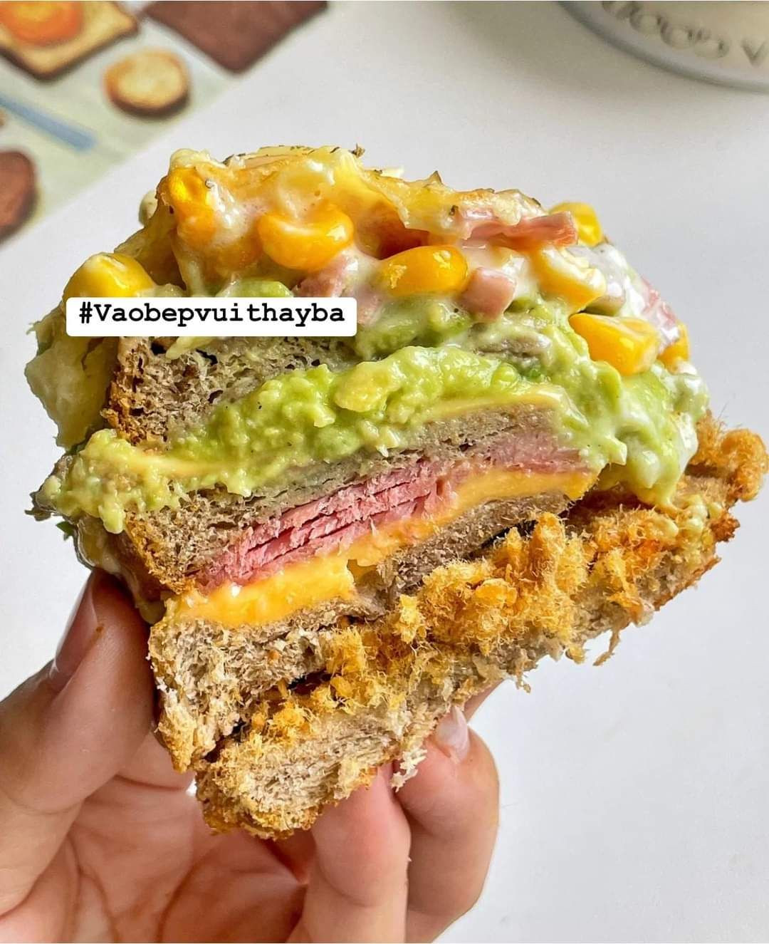 Bánh Mì Ngô Giăm Bông Phô Mai Nướng Giòn