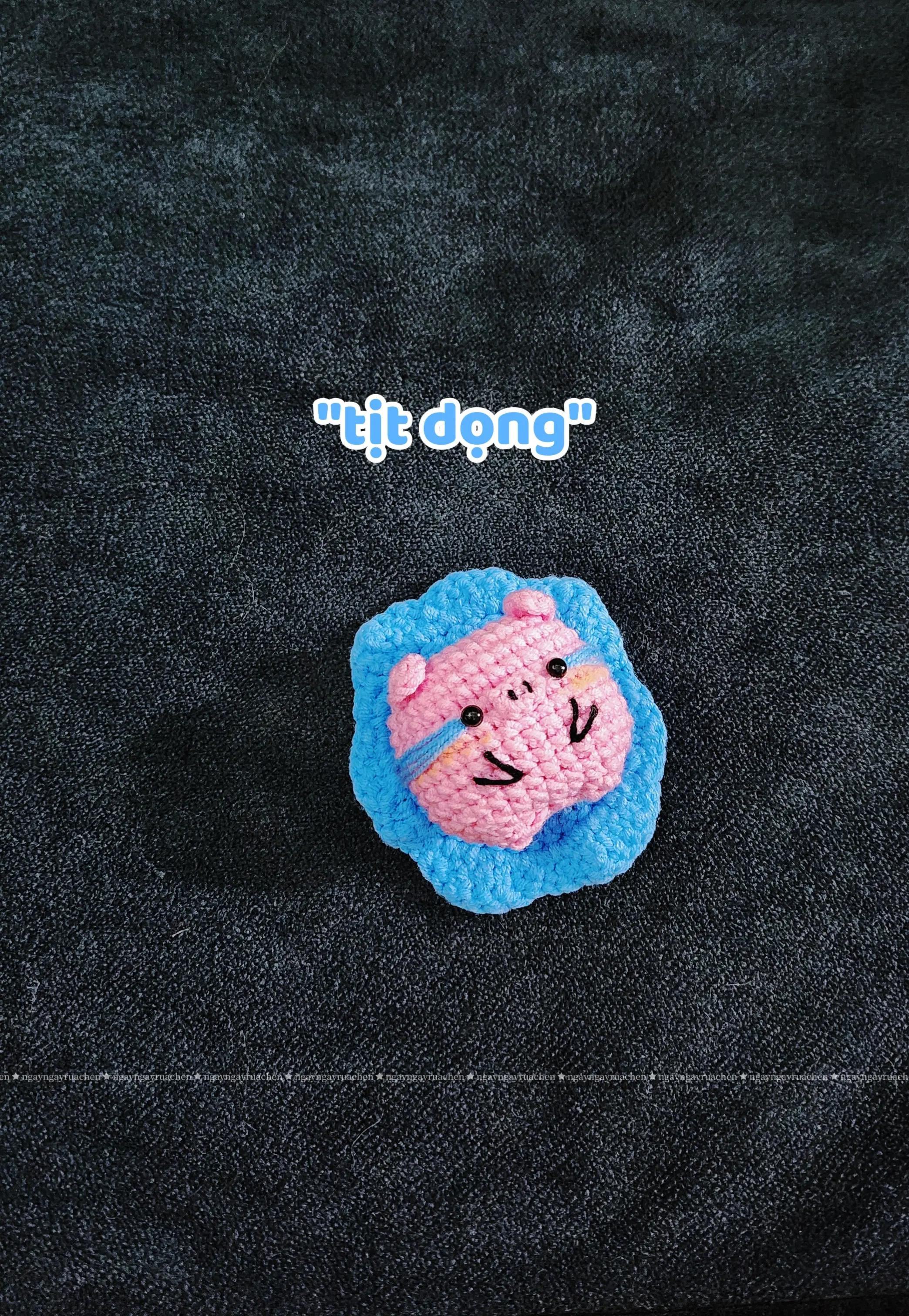 Biểu đồ móc len hình chú lợn hồng dễ thương