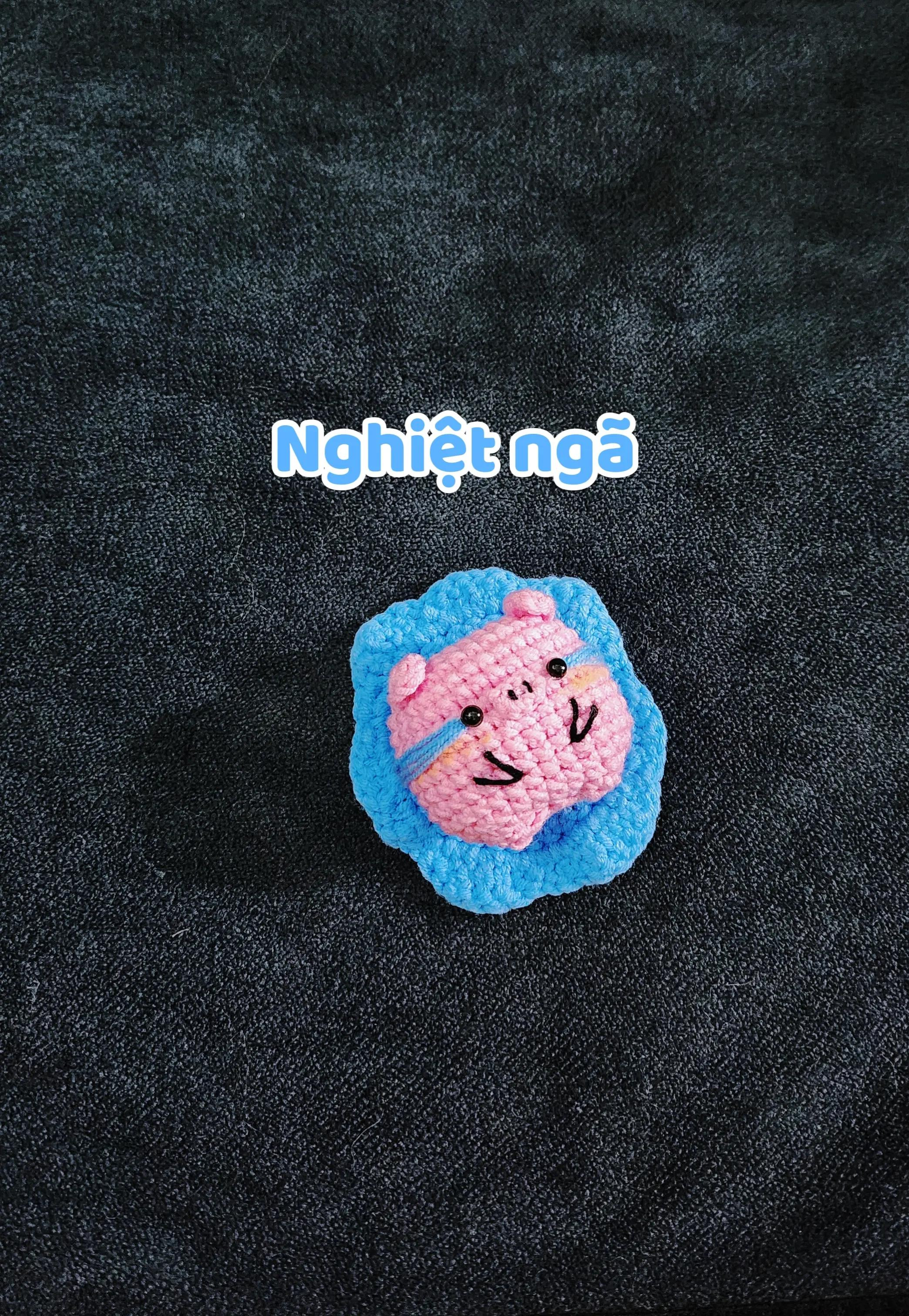 Biểu đồ móc len hình chú lợn hồng dễ thương