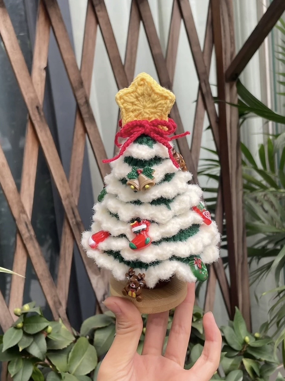 Bộ sưu tập cây thông Noel móc len đáng yêu và sáng tạo