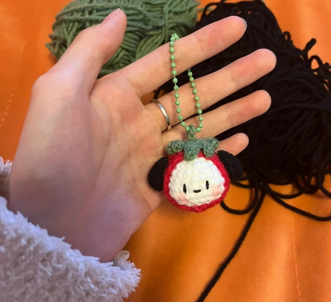 Búp bê móc len hình trái dâu tây đáng yêu và dễ thương